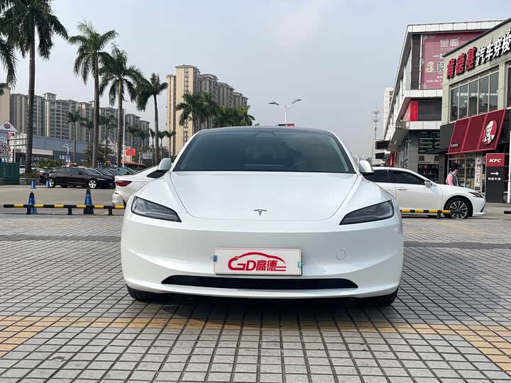 Фото 2 - Tesla Model 3