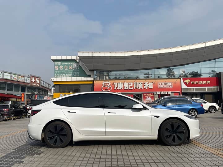 Фото 5 - Tesla Model 3