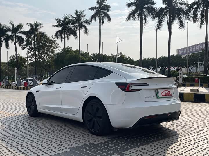 Фото 6 - Tesla Model 3