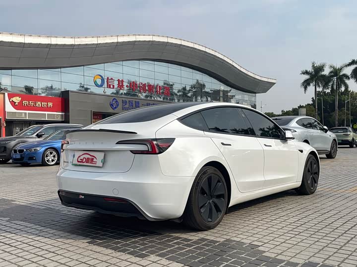 Фото 8 - Tesla Model 3