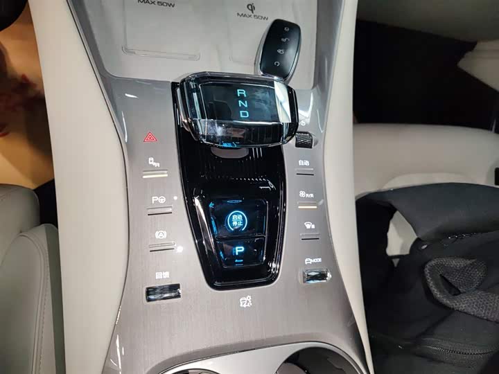 Фото 6 - Denza N7