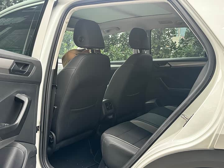 Фото 5 - Volkswagen T-Roc