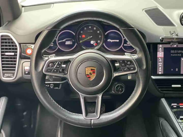 Фото 8 - Porsche Cayenne Hybrid