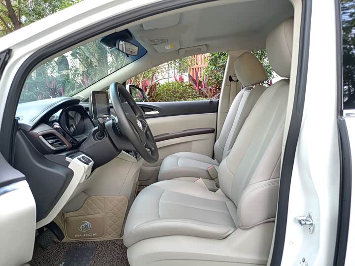 Фото 8 - Buick GL8 ES