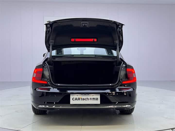 Фото 9 - Volvo S90