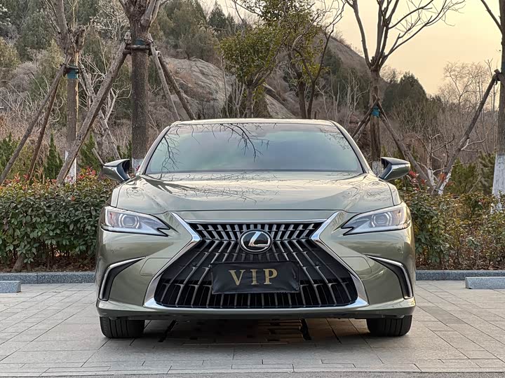 Фото 2 - Lexus ES