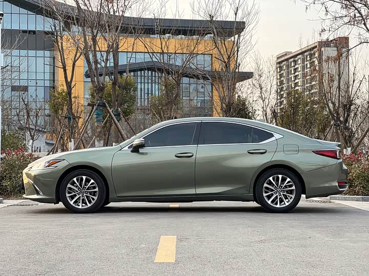 Фото 4 - Lexus ES