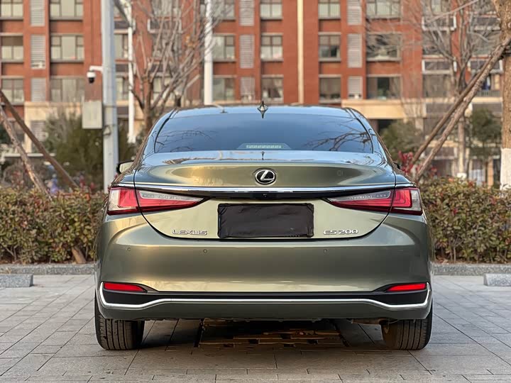 Фото 7 - Lexus ES