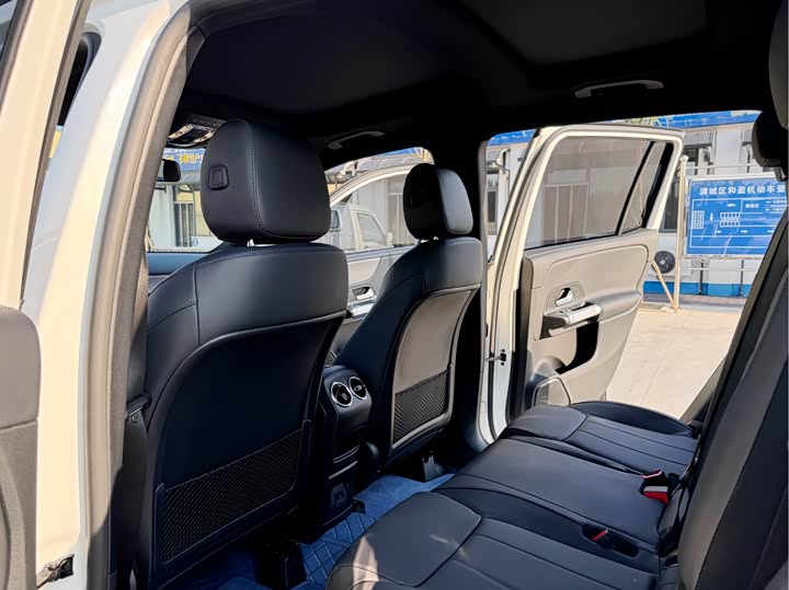 Фото 6 - Mercedes-Benz GLB-Class