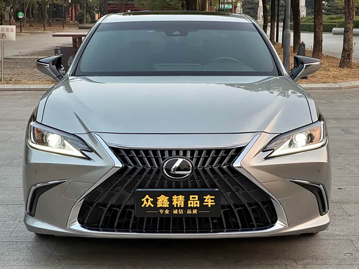 Фото 2 - Lexus ES