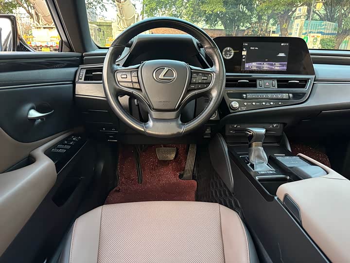 Фото 6 - Lexus ES