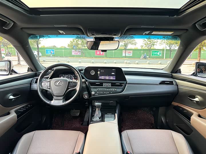 Фото 8 - Lexus ES