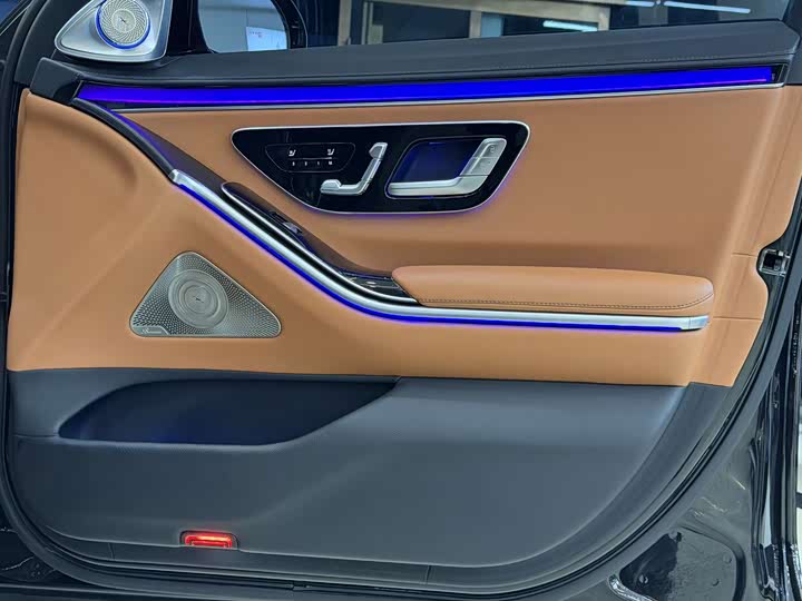 Фото 9 - Mercedes-Benz S-Class