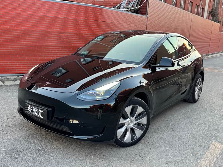 Фото 1 - Tesla Model Y