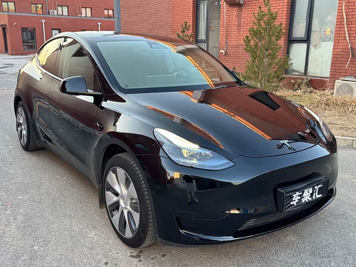 Фото 3 - Tesla Model Y