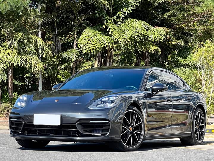Фото 1 - Porsche Panamera