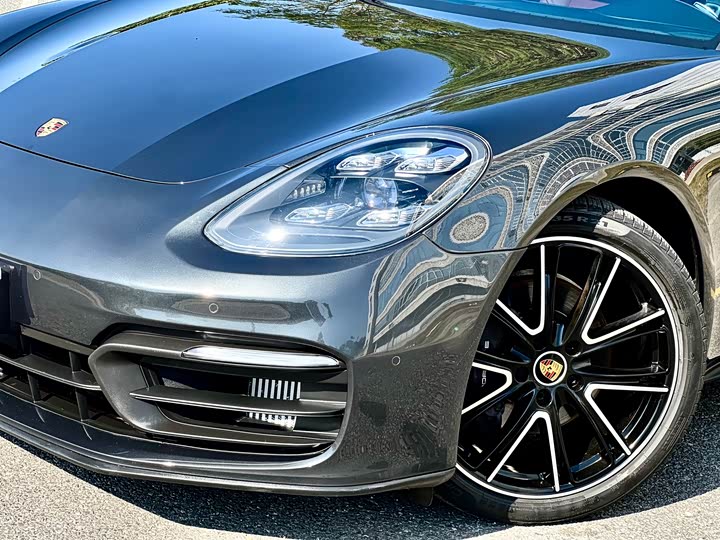 Фото 2 - Porsche Panamera