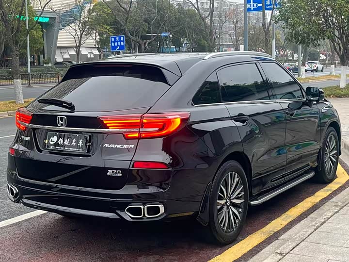 Фото 4 - Honda Avancier