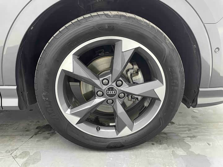 Фото 8 - Audi Q3