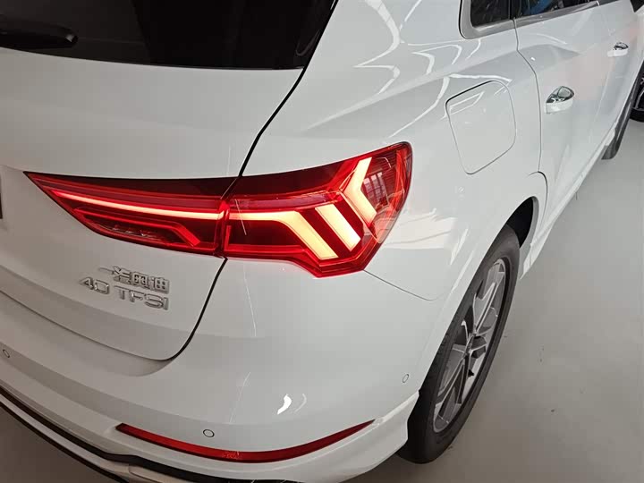 Фото 8 - Audi Q3