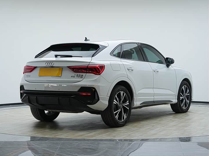 Фото 5 - Audi Q3 Sportback