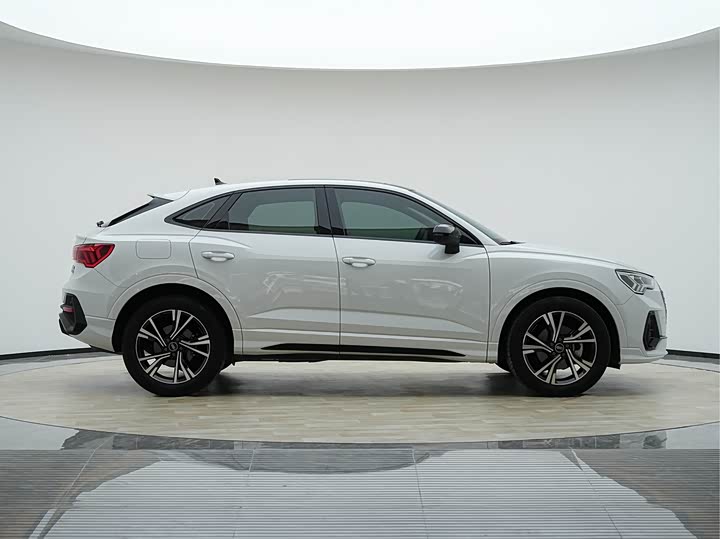 Фото 8 - Audi Q3 Sportback