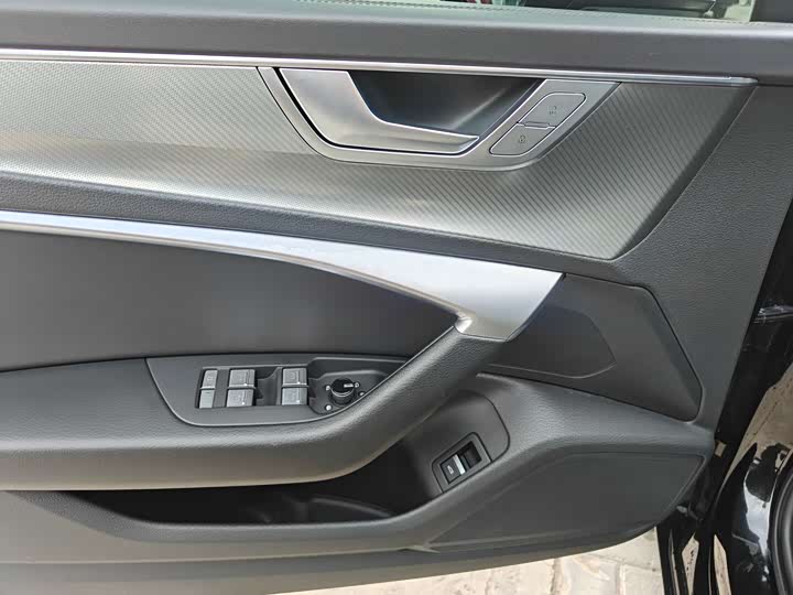 Фото 6 - Audi A6L