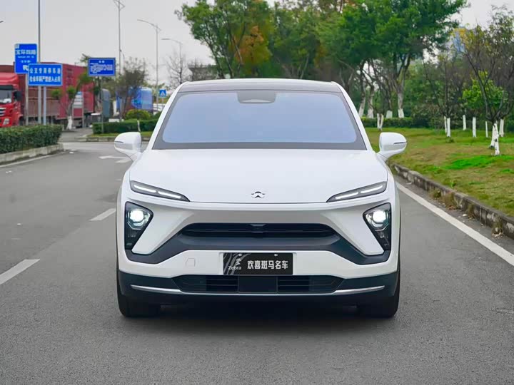 Фото 2 - Nio EC6