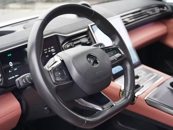 Фото 6 - Nio EC6