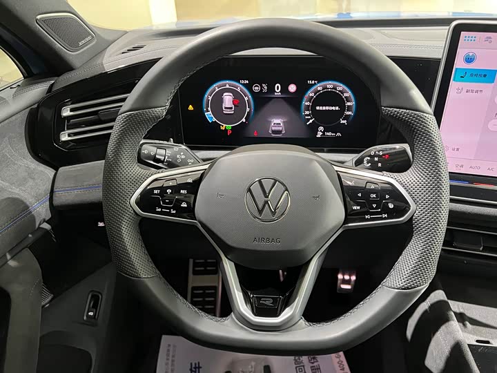 Фото 9 - Volkswagen Tiguan L Pro