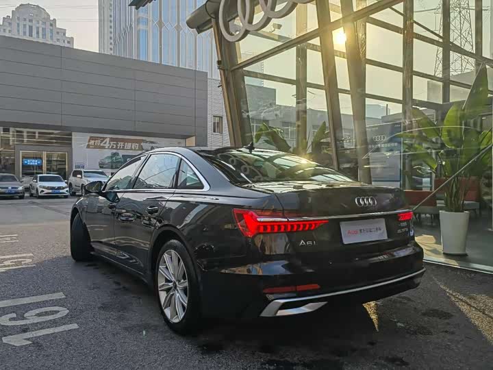 Фото 8 - Audi A6L