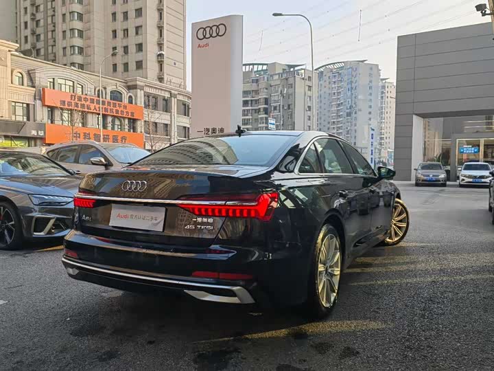 Фото 9 - Audi A6L
