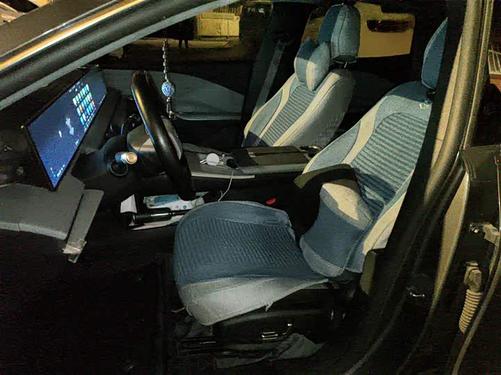 Фото 8 - Geely Galaxy E8