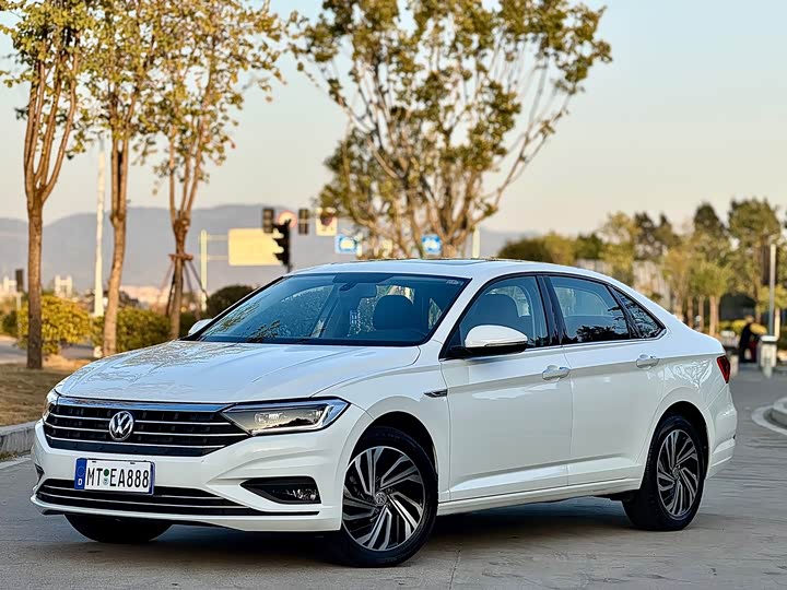 Фото 1 - Volkswagen Sagitar L