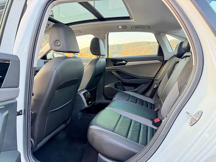 Фото 6 - Volkswagen Sagitar L