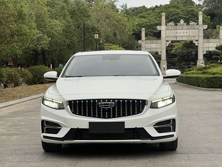 Фото 2 - Geely Preface