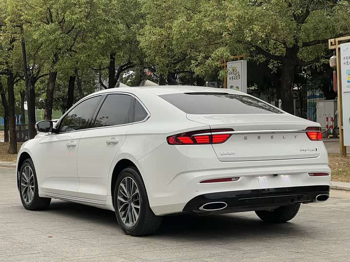 Фото 4 - Geely Preface