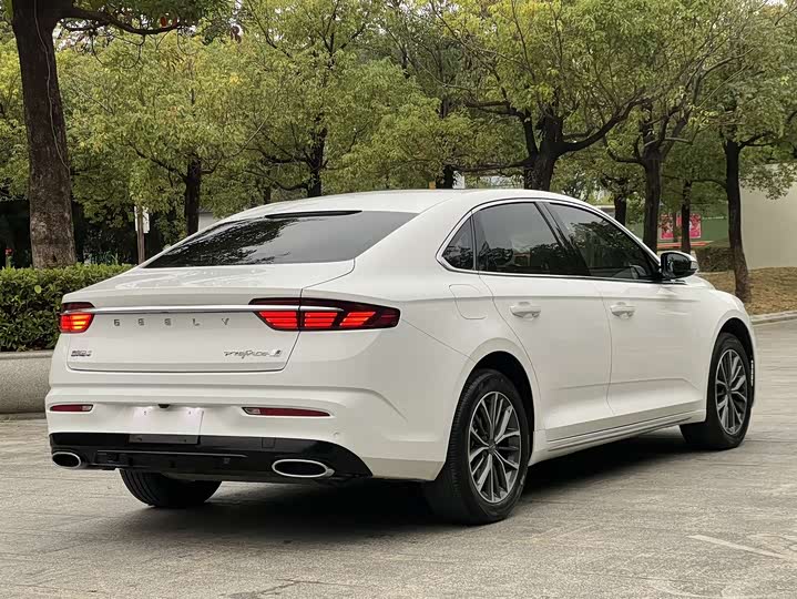 Фото 6 - Geely Preface