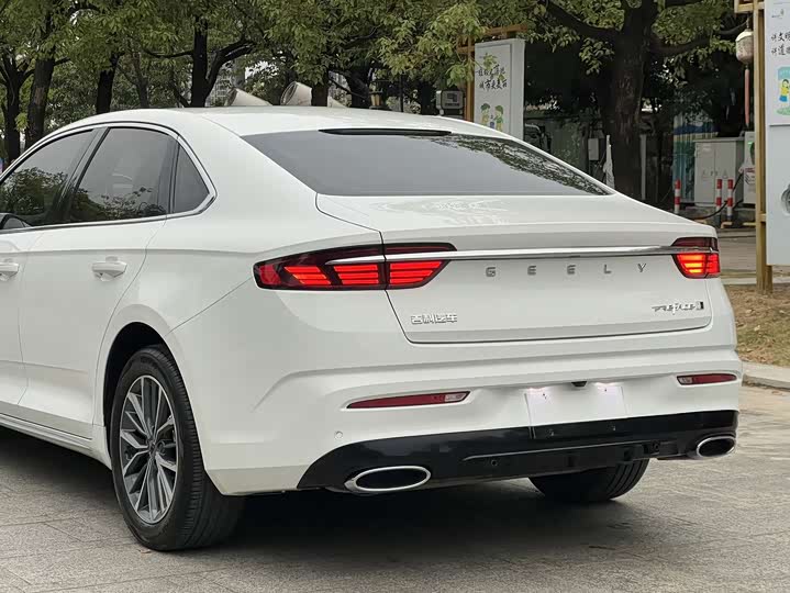 Фото 7 - Geely Preface