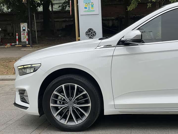 Фото 9 - Geely Preface