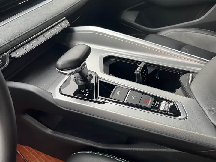 Фото 8 - Geely Preface