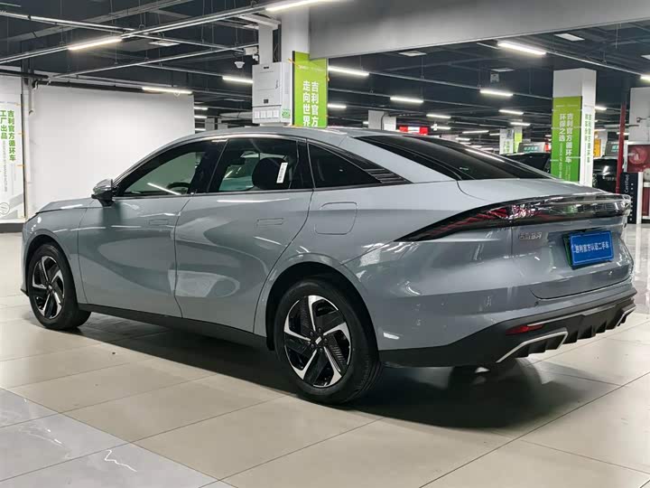 Фото 7 - Geely Galaxy L6