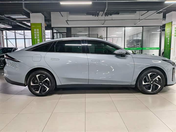 Фото 8 - Geely Galaxy L6