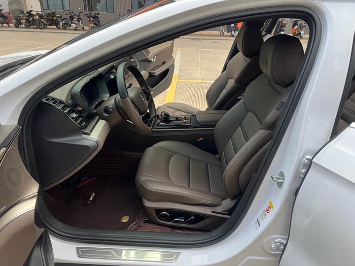 Фото 4 - BYD Han