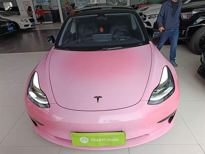 Фото 3 - Tesla Model 3