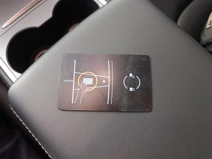 Фото 9 - Tesla Model 3