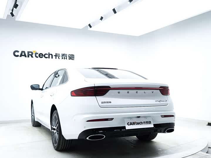 Фото 2 - Geely Preface