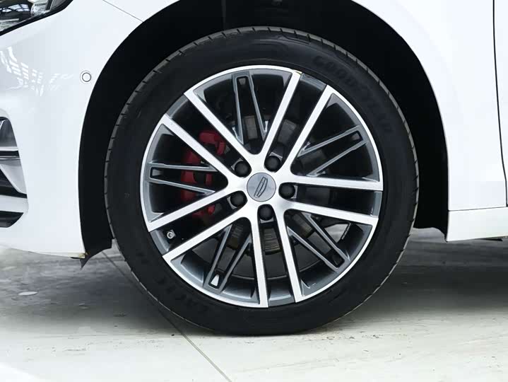 Фото 3 - Geely Preface