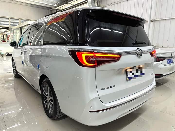 Фото 7 - Buick GL8 ES