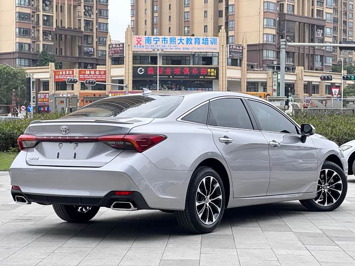 Фото 4 - Toyota Avalon